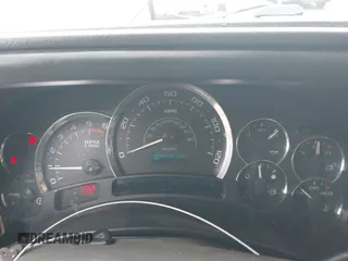 2005 Cadillac Escalade z VIN 1GYEC63TX5R125669, wystawiony jako IAAI lot #40783533 z przebiegiem 364 924 mil mil oraz . Historia ofert i sprzedaży dostępna na DreamBid. Obrazek 7.