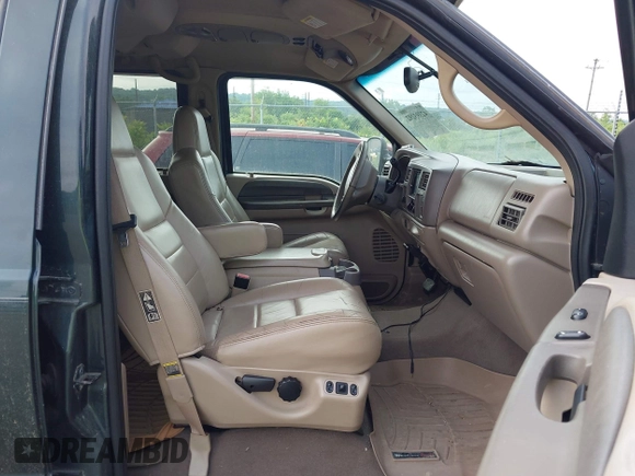 2002 Ford Excursion XLT z VIN 1FMSU41F12EB48358, wystawiony jako IAAI lot #42393292 z przebiegiem 200 377 mil mil oraz . Historia ofert i sprzedaży dostępna na DreamBid. Obrazek 5.