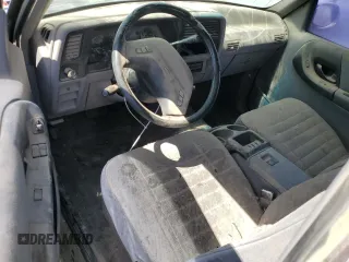 1993 Ford Ranger STX z VIN 1FTCR14U8PPA18186, wystawiony jako Copart lot #58465675 z przebiegiem 83 813 mil mil oraz Czysty tytuł • Clean title. Historia ofert i sprzedaży dostępna na DreamBid. Obrazek 8.
