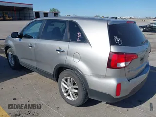 2014 Kia Sorento LX z VIN 5XYKT3A67EG467311, wystawiony jako IAAI lot #42226234 z przebiegiem 220 422 mil mil oraz . Historia ofert i sprzedaży dostępna na DreamBid. Obrazek 3.