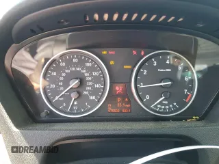 2008 BMW X5 3.0si z VIN 5UXFE43598L004647, wystawiony jako Copart lot #56308565 z przebiegiem 75 533 mil mil oraz Czysty tytuł • Clean title. Historia ofert i sprzedaży dostępna na DreamBid. Obrazek 9.