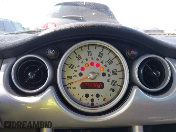 2005 MINI Hardtop S with VIN WMWRE33415TD92159, listed as a IAAI auction lot 42006711 with 110,935 mi miles and . Bid and sale history available at DreamBid. Image 7.