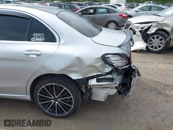 2020 Mercedes-Benz C 300 z VIN W1KWF8EB6LR599901, wystawiony jako IAAI lot #42616247 z przebiegiem 74 966 mil mil oraz . Historia ofert i sprzedaży dostępna na DreamBid. Obrazek 6.