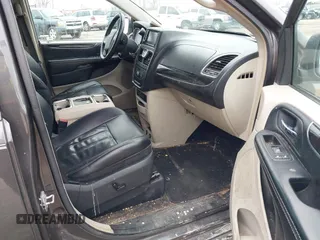 2015 Chrysler Town & Country Touring-L with VIN 2C4RC1CG4FR525588, listed as a IAAI auction lot 41696620 with 225,297 mi miles. Bid and sale history available at carsss.com. Image 5.