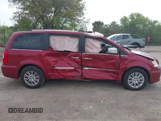 2014 Chrysler Town & Country Limited z VIN 2C4RC1GG2ER234306, wystawiony jako IAAI lot #42331502 z przebiegiem Nie podano mil oraz . Historia ofert i sprzedaży dostępna na DreamBid. Obrazek 14.