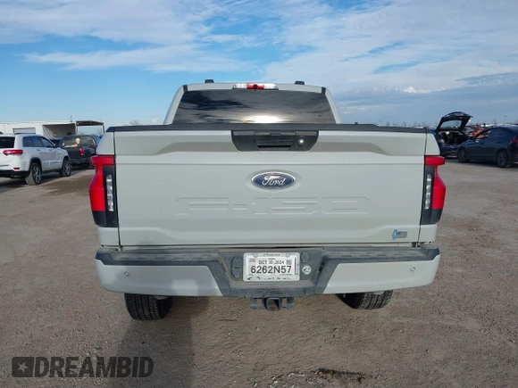 2023 Ford F-150 Lightning Pro z VIN 1FTVW1EL4PWG59817, wystawiony jako IAAI lot #41243052 z przebiegiem 9 859 mil mil oraz . Historia ofert i sprzedaży dostępna na DreamBid. Obrazek 16.