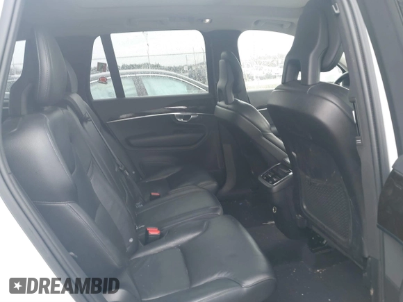 2018 Volvo XC90 Momentum with VIN YV4A22PK4J1321548, listed as a IAAI auction lot 41865899 with 122,568 mi miles. Bid and sale history available at carsss.com. Image 8.
