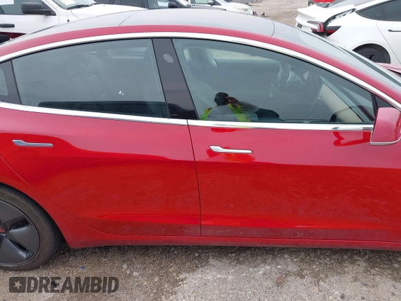 2018 Tesla Model 3 Long Range Battery z VIN 5YJ3E1EB8JF119898, wystawiony jako IAAI lot #42297445 z przebiegiem 29 555 mil mil oraz . Historia ofert i sprzedaży dostępna na DreamBid. Obrazek 13.