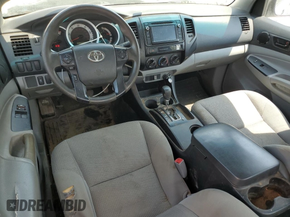 2015 Toyota Tacoma z VIN 5TFTX4CN5FX057365, wystawiony jako Copart lot #53960245 z przebiegiem 174 772 mil mil oraz Szkoda całkowita • Salvage title. Historia ofert i sprzedaży dostępna na DreamBid. Obrazek 8.