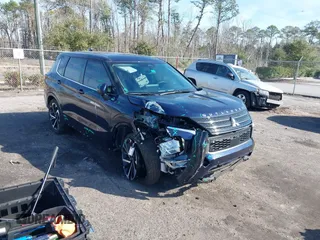 2023 Mitsubishi Outlander SE with VIN JA4J4UA82PZ046501, listed as a IAAI auction lot 41478269 with 21,492 mi miles. Bid and sale history available at carsss.com. Image 1.