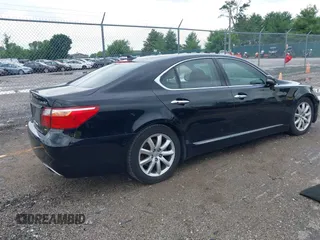 2010 Lexus LS 460 z VIN JTHCL5EF5A5005714, wystawiony jako IAAI lot #42616045 z przebiegiem 101 834 mil mil oraz . Historia ofert i sprzedaży dostępna na DreamBid. Obrazek 4.