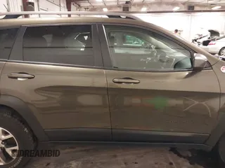 2015 Jeep Cherokee Trailhawk with VIN 1C4PJMBSXFW563144, listed as a IAAI auction lot 40667962 with 121,536 mi miles. Bid and sale history available at carsss.com. Image 14.