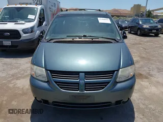 2005 Dodge Caravan SXT with VIN 2D4GP44L95R565529, listed as a IAAI auction lot 42460426 with 97,882 mi miles and . Bid and sale history available at DreamBid. Image 6.