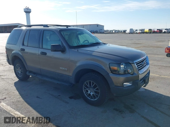 2006 Ford Explorer XLT with VIN 1FMEU73E66UB73562, listed as a IAAI auction lot 41923362 with 157,899 mi miles. Bid and sale history available at carsss.com. Image 1.
