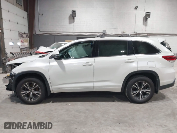 2018 Toyota Highlander LE z VIN 5TDZZRFH5JS250363, wystawiony jako IAAI lot #42049313 z przebiegiem 97 243 mil mil oraz . Historia ofert i sprzedaży dostępna na DreamBid. Obrazek 15.