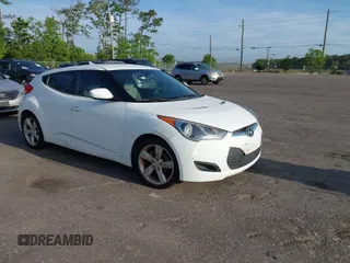 2012 Hyundai Veloster w/Gray Int z VIN KMHTC6AD6CU050886, wystawiony jako IAAI lot #42088918 z przebiegiem 126 007 mil mil oraz . Historia ofert i sprzedaży dostępna na DreamBid. Obrazek 1.