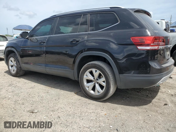 2018 Volkswagen Atlas Launch Edition with VIN 1V2BR2CA4JC502006, listed as a Copart auction lot 51957625 with 102,591 mi miles and Salvage title. Bid and sale history available at DreamBid. Image 2.