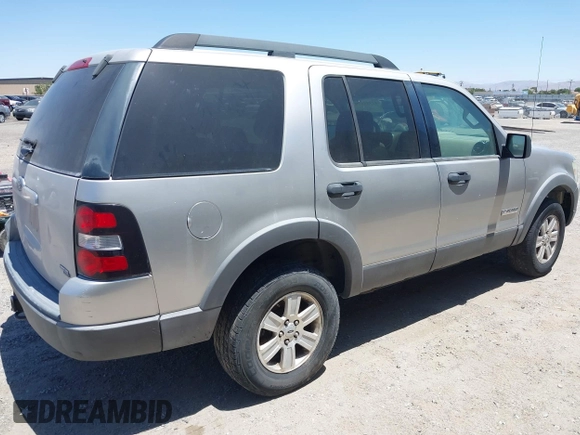 2006 Ford Explorer XLT z VIN 1FMEU63E26UA69774, wystawiony jako IAAI lot #42384629 z przebiegiem 183 795 mil mil oraz . Historia ofert i sprzedaży dostępna na DreamBid. Obrazek 4.
