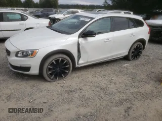 2018 Volvo V60 z VIN YV440MWK1J2051771, wystawiony jako Copart lot #67960674 z przebiegiem 49 782 mil mil oraz Szkoda całkowita • Salvage title. Historia ofert i sprzedaży dostępna na DreamBid. Obrazek 1.