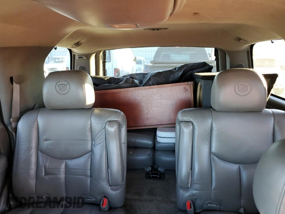 2003 Cadillac Escalade z VIN 1GYEC63TX3R135227, wystawiony jako Copart lot #88373245 z przebiegiem 258 595 mil mil oraz Czysty tytuł • Clean title. Historia ofert i sprzedaży dostępna na DreamBid. Obrazek 10.