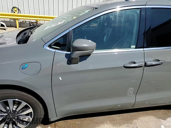 2021 Chrysler Pacifica Hybrid Touring L with VIN 2C4RC1L72MR599413, listed as a Copart auction lot 56419875 with 108,986 mi miles and Salvage title. Bid and sale history available at DreamBid. Image 14.