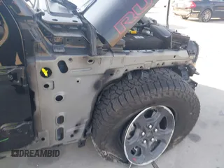 2023 Jeep Gladiator Rubicon z VIN 1C6JJTBGXPL543787, wystawiony jako IAAI lot #40963799 z przebiegiem 5 402 mil mil oraz . Historia ofert i sprzedaży dostępna na DreamBid. Obrazek 19.