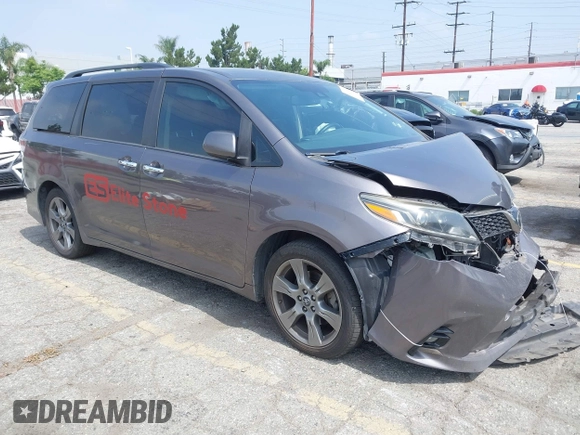 2019 Toyota Sienna SE z VIN 5TDXZ3DC2KS992085, wystawiony jako IAAI lot #42421397 z przebiegiem 93 947 mil mil oraz . Historia ofert i sprzedaży dostępna na DreamBid. Obrazek 1.