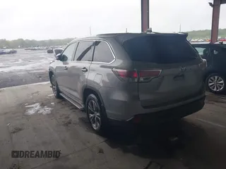 2015 Toyota Highlander XLE z VIN 5TDJKRFH8FS119758, wystawiony jako IAAI lot #42367279 z przebiegiem 148 370 mil mil oraz . Historia ofert i sprzedaży dostępna na DreamBid. Obrazek 3.