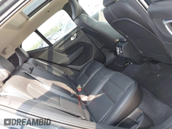 2021 Volvo XC40 Momentum with VIN YV4162UK1M2464500, listed as a IAAI auction lot 42504680 with 29,130 mi miles and . Bid and sale history available at DreamBid. Image 8.