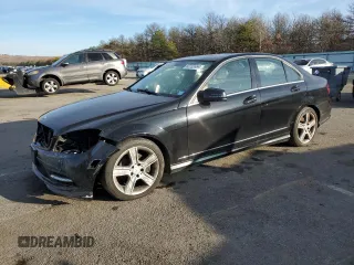 2011 Mercedes-Benz C 300 Sport z VIN WDDGF8BB9BA455409, wystawiony jako Copart lot #82202464 z przebiegiem 160 500 mil mil oraz Szkody całkowita. Historia ofert i sprzedaży dostępna na DreamBid. Obrazek 1.