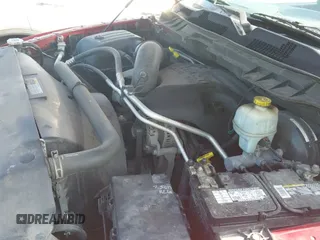 2013 Ram 1500 Express z VIN 1C6RR7FT1DS505179, wystawiony jako IAAI lot #42799854 z przebiegiem 161 608 mil mil oraz . Historia ofert i sprzedaży dostępna na DreamBid. Obrazek 19.