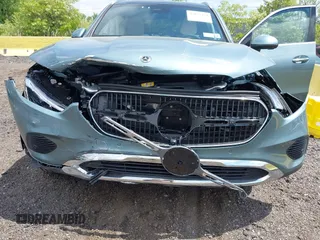 2025 Mercedes-Benz GLC 300 z VIN W1NKM4HB7SF357792, wystawiony jako IAAI lot #42177374 z przebiegiem 982 mil mil oraz . Historia ofert i sprzedaży dostępna na DreamBid. Obrazek 6.