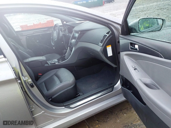 2013 Hyundai Sonata Hybrid with VIN KMHEC4A44DA077276, listed as a IAAI auction lot 41752360 with 62,700 mi miles. Bid and sale history available at carsss.com. Image 5.