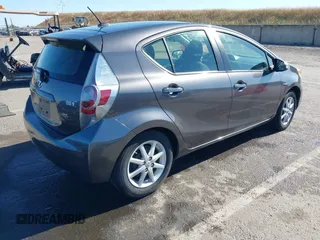 2014 Toyota Prius One z VIN JTDKDTB39E1078879, wystawiony jako IAAI lot #42201010 z przebiegiem 147 544 mil mil oraz . Historia ofert i sprzedaży dostępna na DreamBid. Obrazek 4.