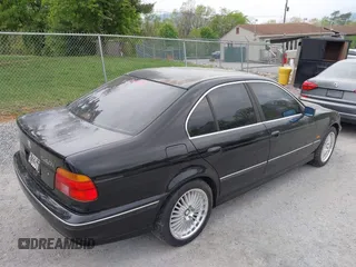 1997 BMW 5 Series 540i z VIN WBADE6324VBW51093, wystawiony jako IAAI lot #42127597 z przebiegiem 232 398 mil mil oraz . Historia ofert i sprzedaży dostępna na DreamBid. Obrazek 6.