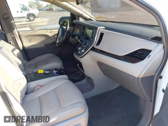 2018 Toyota Sienna XLE Auto Access Seat with VIN 5TDYZ3DC9JS960124, listed as a IAAI auction lot 41674758 with 109,021 mi miles. Bid and sale history available at carsss.com. Image 5.