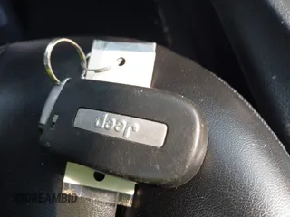 2021 Jeep Cherokee Latitude Plus z VIN 1C4PJMLB6MD117029, wystawiony jako IAAI lot #42167039 z przebiegiem 68 717 mil mil oraz . Historia ofert i sprzedaży dostępna na DreamBid. Obrazek 11.