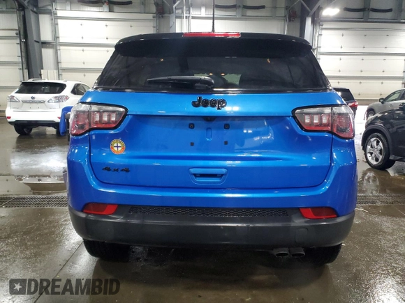 2019 Jeep Compass Latitude z VIN 3C4NJDBB5KT682761, wystawiony jako Copart lot #54746755 z przebiegiem 95 271 mil mil oraz Szkoda całkowita • Salvage title. Historia ofert i sprzedaży dostępna na DreamBid. Obrazek 6.