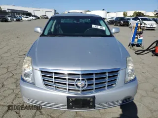 2010 Cadillac DTS 1SA z VIN 1G6KA5EY4AU126988, wystawiony jako Copart lot #49551415 z przebiegiem 114 768 mil mil oraz Tytuł czysty. Historia ofert i sprzedaży dostępna na DreamBid. Obrazek 5.