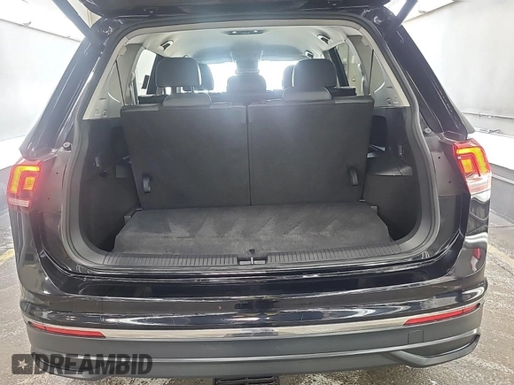 2024 Volkswagen Tiguan SE with VIN 3VV3B7AX8RM076346, listed as a IAAI auction lot 42734323 with 29,573 mi miles and . Bid and sale history available at DreamBid. Image 48.