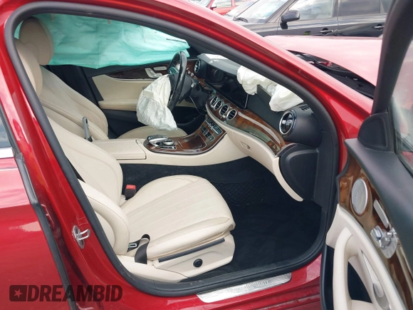 2019 Mercedes-Benz E 450 с VIN WDDZH6JB7KA654077, выставлен на аукционе IAAI как лот 41511592 с пробегом 72 870 миль миль и . История ставок и продаж доступна на DreamBid. Изображение 5.