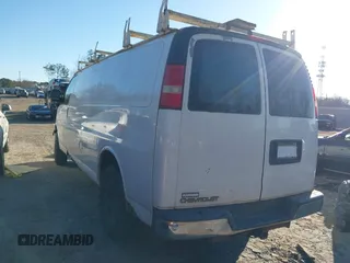 2008 Chevrolet City Express Cargo z VIN 1GCGG29K581113541, wystawiony jako IAAI lot #41686973 z przebiegiem 394 047 mil mil oraz . Historia ofert i sprzedaży dostępna na DreamBid. Obrazek 3.
