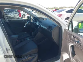 2018 Volkswagen Tiguan SEL with VIN 3VV3B7AX8JM192926, listed as a IAAI auction lot 42034229 with 16,656 mi miles and . Bid and sale history available at DreamBid. Image 5.