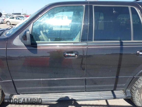 2013 Ford Expedition Limited z VIN 1FMJU2A58DEF01933, wystawiony jako IAAI lot #42259204 z przebiegiem 218 193 mil mil oraz . Historia ofert i sprzedaży dostępna na DreamBid. Obrazek 14.