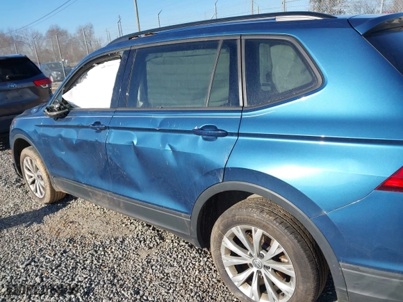 2019 Volkswagen Tiguan S with VIN 3VV0B7AX6KM067699, listed as a IAAI auction lot 41634351 with 181,093 mi miles. Bid and sale history available at carsss.com. Image 17.