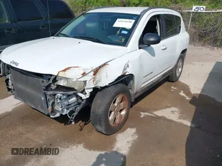 2014 Jeep Compass Altitude with VIN 1C4NJCBA0ED545173, listed as a IAAI auction lot 41924640 with 189,251 mi miles. Bid and sale history available at carsss.com. Image 2.