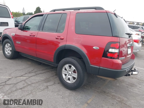 2007 Ford Explorer XLT z VIN 1FMEU63E67UA49738, wystawiony jako IAAI lot #42401780 z przebiegiem 75 927 mil mil oraz . Historia ofert i sprzedaży dostępna na DreamBid. Obrazek 3.