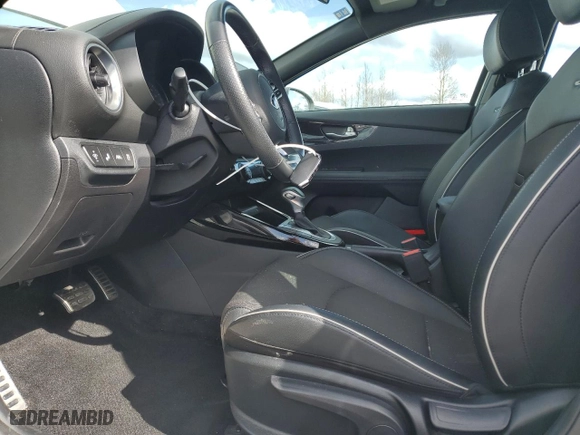 2020 Kia Forte GT-Line with VIN 3KPF34AD4LE139330, listed as a Copart auction lot 49482195 with 28,528 mi miles and Salvage Title. Bid and sale history available at carsss.com. Image 7.