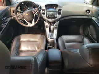2014 Chevrolet Cruze 2LT z VIN 1G1PE5SB9E7398019, wystawiony jako Copart lot #53132735 z przebiegiem 212 121 mil mil oraz Szkoda całkowita • Salvage title. Historia ofert i sprzedaży dostępna na DreamBid. Obrazek 8.