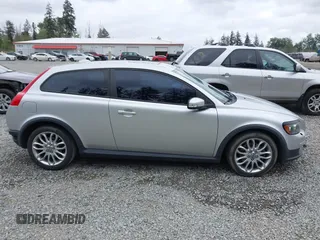 2008 Volvo C30 Version 1.0 z VIN YV1MK672682080579, wystawiony jako IAAI lot #42269498 z przebiegiem 217 040 mil mil oraz . Historia ofert i sprzedaży dostępna na DreamBid. Obrazek 13.